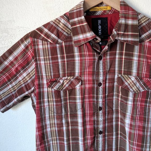 Billabong Red Brown Plaid Short Sleeve Buttondown - Picture 3 of 8